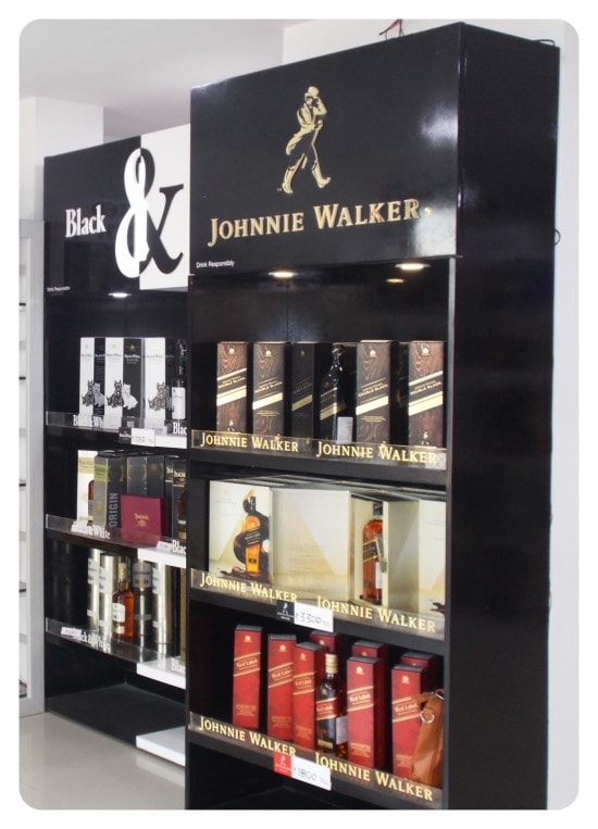 johnnie-walker-in-store-theater-planet-dezign